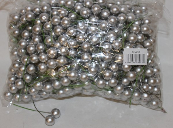 Picture of Silver Christmas berries 12mm